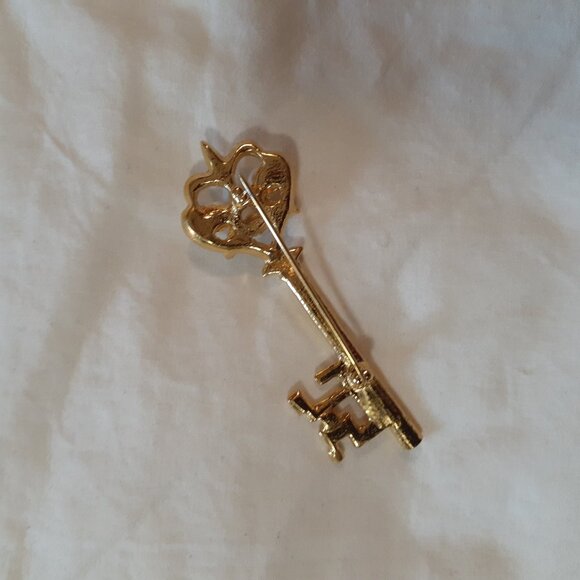 Key Brooch - Picture 2 of 2